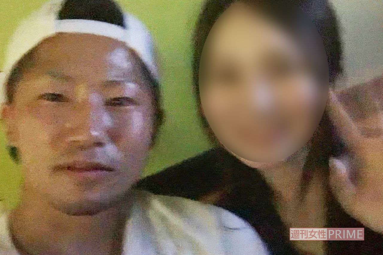 '20年8月中旬、カラオケで寄り添い合うAさんと井上拓真