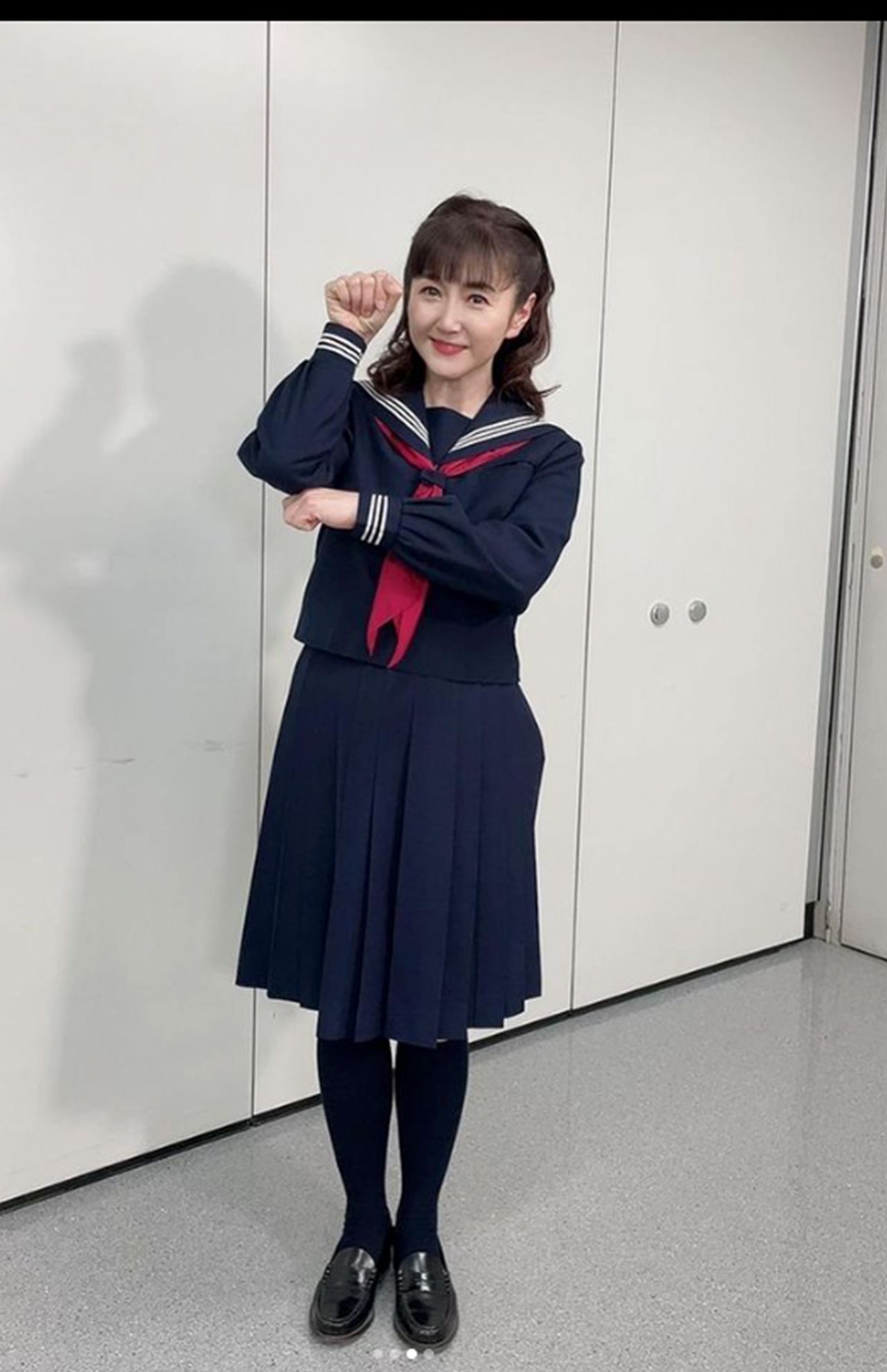 「これで人生最後の…」出馬前にセーラー服を披露する生稲晃子（本人インスタグラムより）