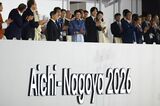 天皇、皇后両陛下がアジア大会開会式に「青のリンクコーデ」で登場…雅子さまの胸…