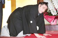 大関・栃ノ心の「割れた腹筋がたまらない♪」男女から愛される “怪物”