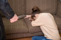 夫が娘のしつけで包丁を持ち出し修羅場に！ それでも離婚しない妻が突きつけた「誓約書」