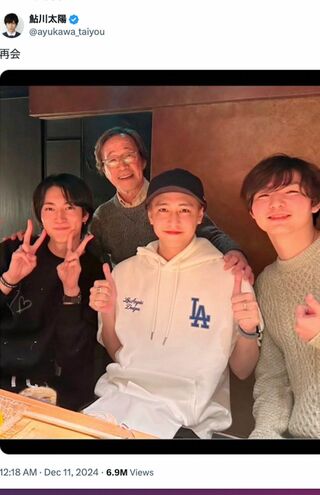 鮎川太陽がSNSに投稿した武田鉄矢、八乙女光、薮宏太との4ショット（鮎川のSNSより）