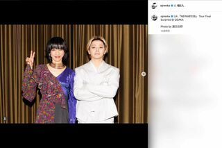 村上虹郎と母でミュージシャンのUAとのツーショット（村上のインスタグラムより）