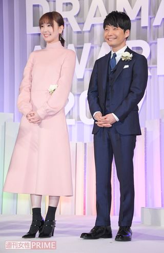 新垣結衣、星野源　撮影／高梨俊浩