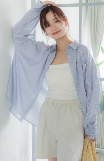 ラッシュガードシャツ　2490円／Qoo10