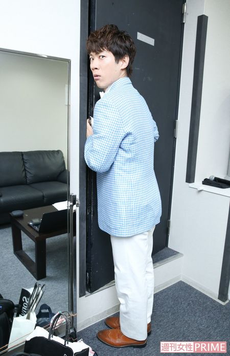 本番前、こっそり客席をのぞいて「いつまでたっても緊張には慣れませんね……」　撮影／吉岡竜紀