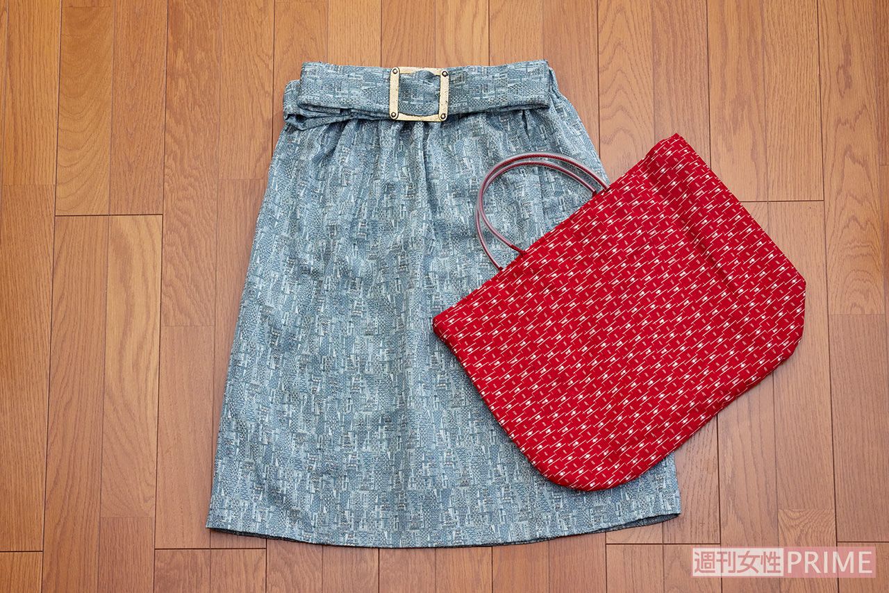 たんすに眠っていた和服をスカート＆バッグとして蘇らせた（撮影／廣瀬靖士）