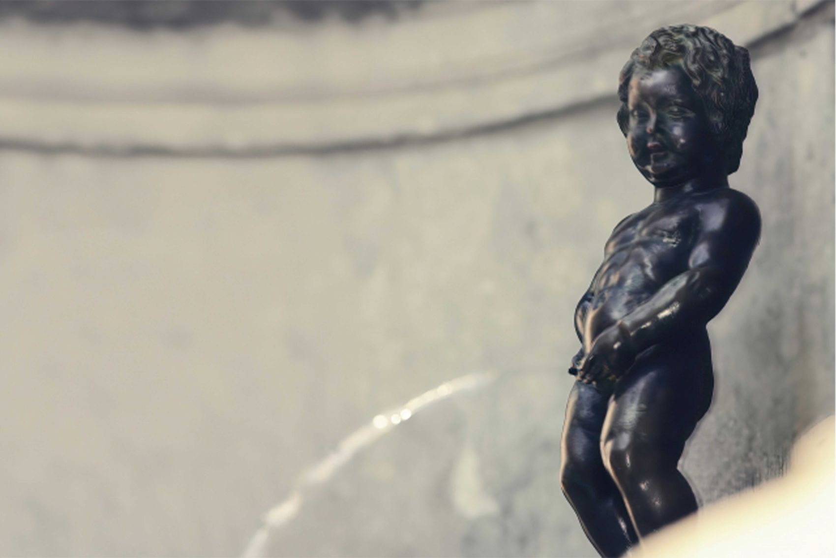 小便小僧も街から消える?（写真はイメージです）