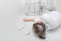 【悪習慣20選】冬に突然死が増える理由は「血管の収縮」寝る前スマホ・朝晩みそ汁・サウナ・熱めのお風呂、…