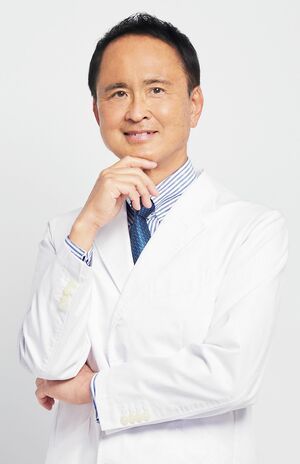 奥仲哲弥先生●呼吸器外科医。医学博士。山王病院呼吸器センター長。『サンデージャポン』（TBS系）など多数のメディアに出演。専門的な知識をわかりやすく解説してくれると評判。『100歳でも息切れなし！長生き呼吸』（あさ出版）など著書多数。