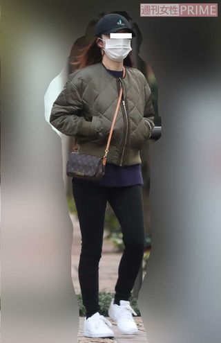 二宮の自宅を出入りする、元アナウンサーのIさん