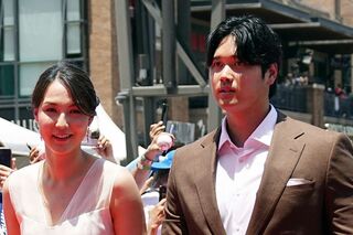 2024年のオールスター戦前にレッドカーペットを真美子さんと一緒に歩いた大谷翔平