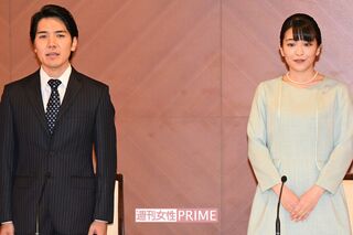 結婚会見に臨んだ小室圭さんと小室眞子さん（'21年10月26日）