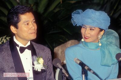 かつては元夫（左）と仲の良い姿を披露していた八代亜紀さん（右）だったが……