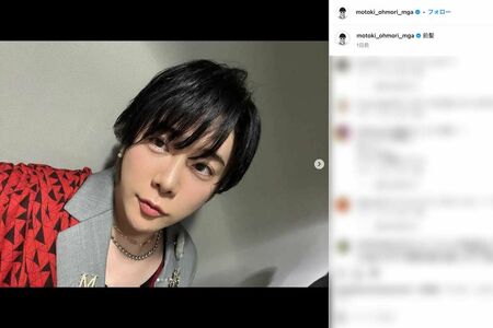 珍しく前髪をおろしたスタイルを投稿し大きな反響があったMrs.GREENAPPLEのボーカル・大森元貴（本人のインスタグラムより）