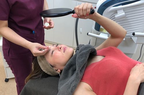 手鏡を使ってその場で確認！