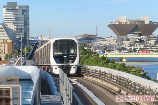 臨海副都心を走る新交通「ゆりかもめ」には外国人乗客が目立った