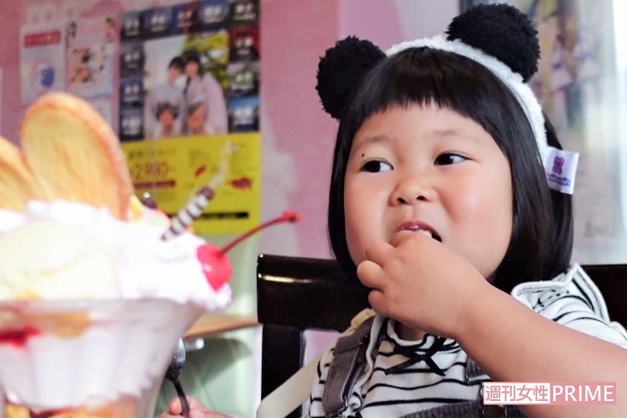 ぽるぽるちゃん、食べることが大好き。メイドカフェではパフェやオムライスを堪能