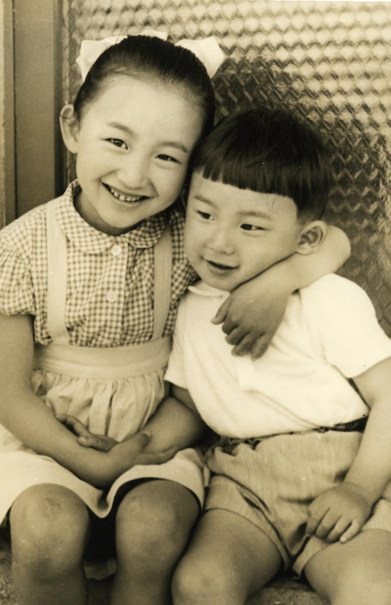 3歳のころ。姉とともに