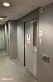 渡部建の不倫現場となった多目的トイレの奥は男子トイレ・女子トイレが並んでいる