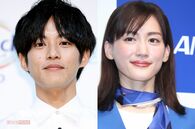 松坂桃李・戸田恵梨香の結婚を“ノーマーク”にさせた「綾瀬はるかのマンション出入り」