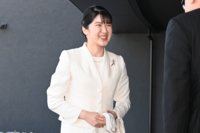 『大阪・関西万博』視察の愛子さま、初のパンツスタイル姿でご登場「雅子さまの影響も」20代から“変化”…