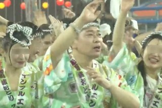 大雨の中、徳島市の阿波おどりに参加した宮迫博之（ツイッターより）