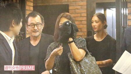 吉田と菜々緒は酒が入っても落ち着いた様子だった