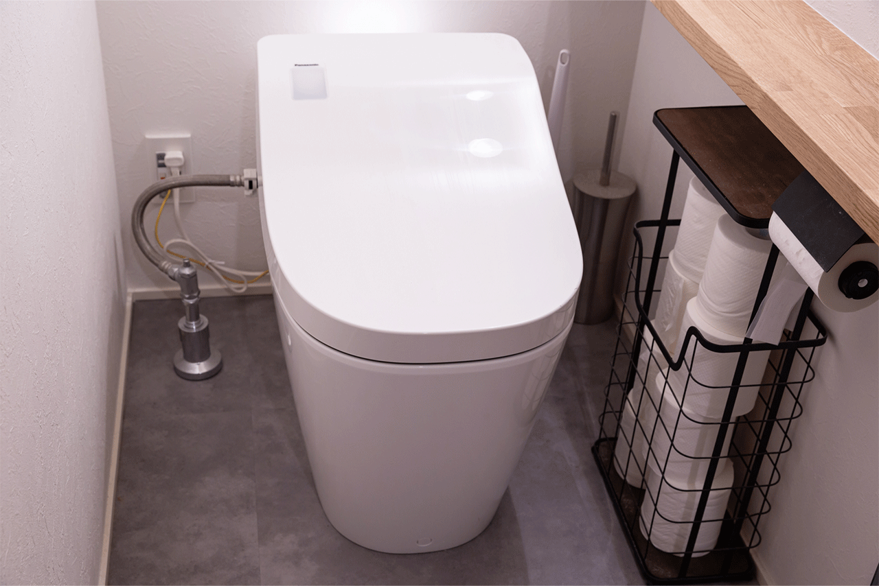 トイレで節水を意識するあまり、洗浄レバーの「大」「小」を正しく使い分けないと詰まりの原因に（※写真はイメージです）