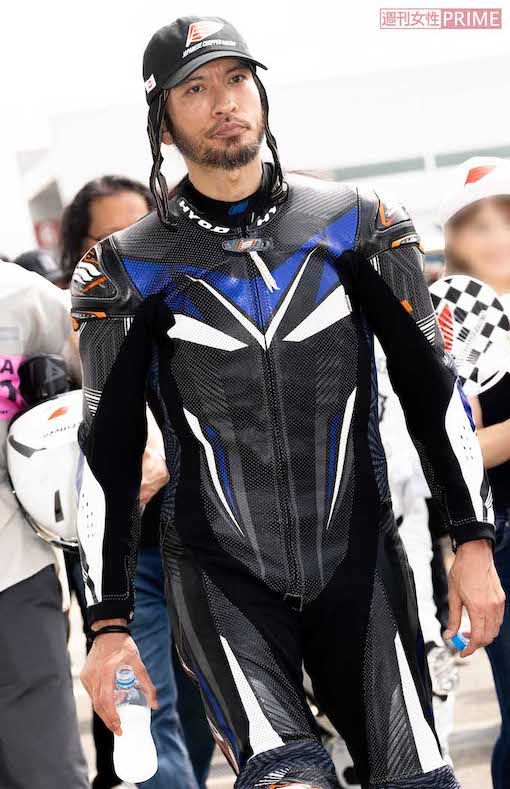 2025年7月6日、富士スピードウェイの二輪ロードレースに出場し、2位に入賞した長瀬智也