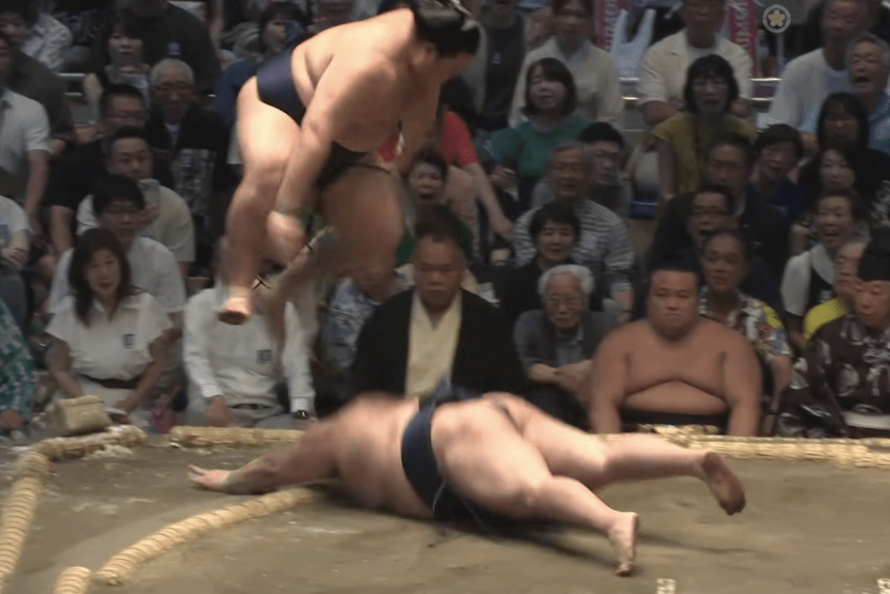 とんでもないジャンプ力を見せる大の里（相撲協会公式YouTubeより）