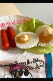 徹さんの62歳の誕生日である5月12日に、「赤いウインナーとマヨネーズ添えたゆで卵」の陰膳を用意した郁恵さん