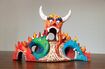 個展のランドマークになる鬼がモチーフの“公園魔”の模型(イメージ)