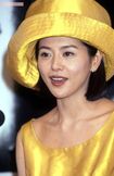 永瀬正敏との結婚発表会見にキラキラのイエロー衣装で登場した小泉今日子('95年)