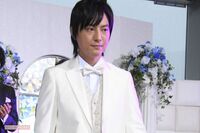 俳優・塚本高史、ドラマ『ダブルチート 偽りの警官 Season1』の出演シーンに「昔の面影ない」向井理と共演…