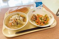 【給食】量が多くて食べる時間も足りない!? 給食版“中1の壁”と、先生の昼休み「7分弱」の現実