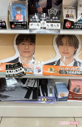 商品棚の一番下に並べられていた（2023年11月下旬撮影）