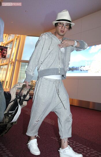 2012年、ロンドン五輪より帰国する中居正広（羽田空港）