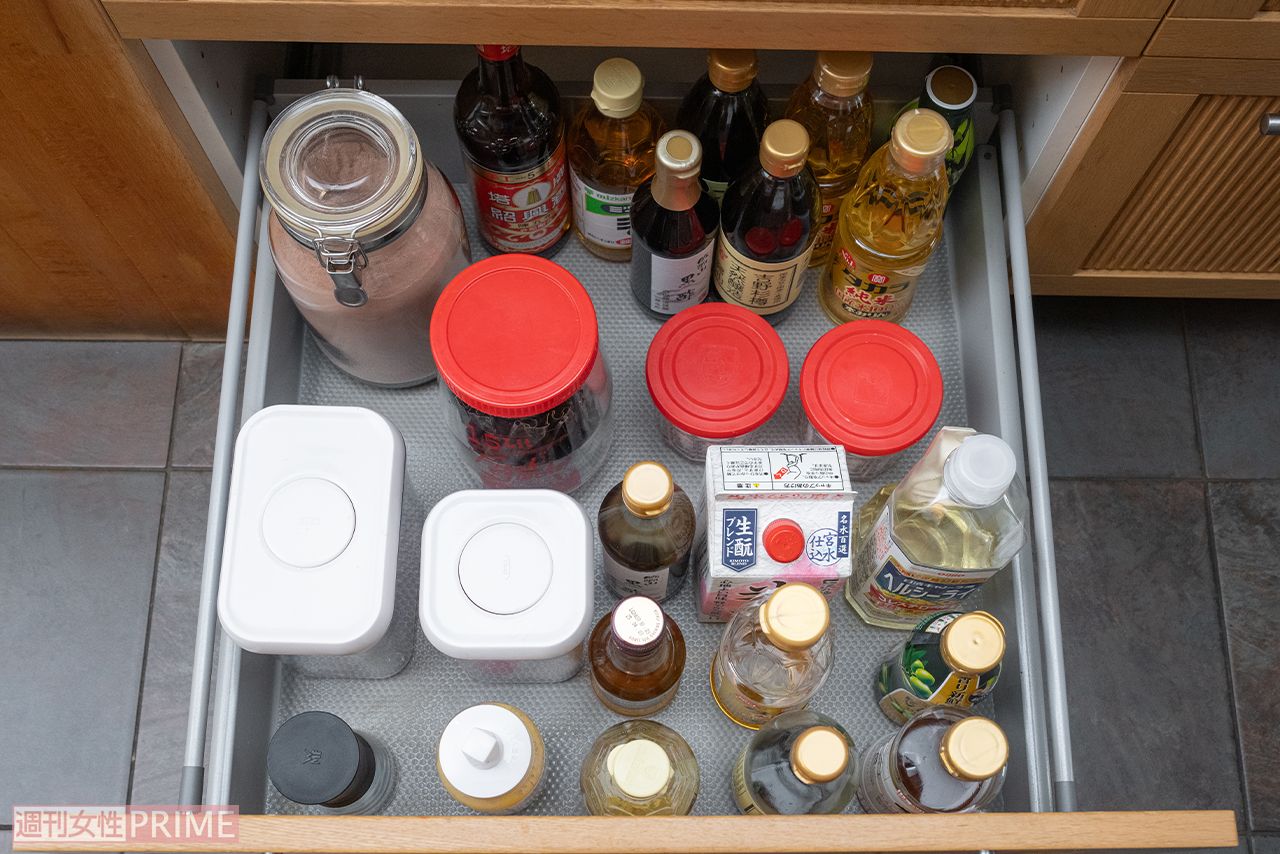 瓶の調味料は縦のラインに“仲間”を並べる　撮影／伊藤和幸