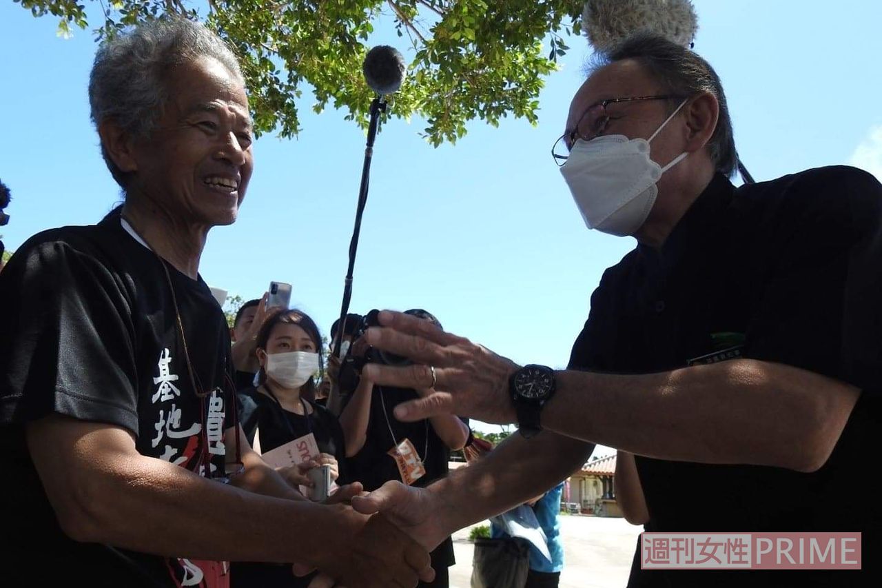 今年6月19日～23日まで5日間のハンストを決行。具志堅さんのもとへ玉城デニー知事が激励に　撮影／渡瀬夏彦