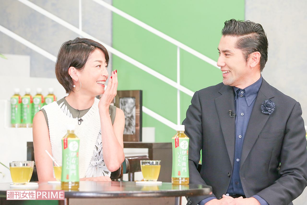 '04年からイメージキャラクターを続けている緑茶『伊右衛門』シリーズのCM。妻役の宮沢とは、ともにヌード写真集を発売した経験がある稀有な仲