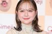 村重杏奈、デニムジッパー全開の「大胆V字ハイレグスーツ」も「トイレの時どうすれば?」の声…芸能界でも定番のスタイルに