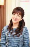 ハリのある声は変わらないものの、年を重ねてますます麗しくなられた感が。「実は男っぽいので、動きやすい服装のほうが好きなんです」(岩崎さん)