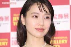戸田恵梨香 、グッチの“超ロング裾パンツ
