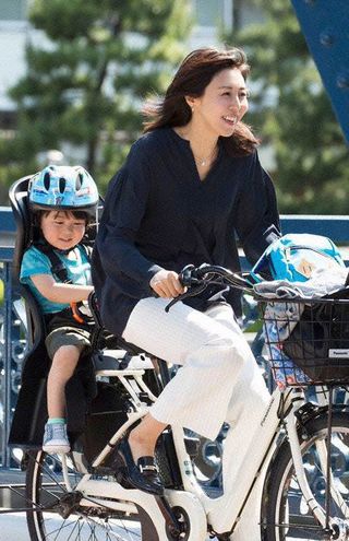 松嶋菜々子演じるヒロインの吉良奈津子は、出産と育児休暇を経て、3年ぶりに職場復帰したワーママ　（C）フジテレビ