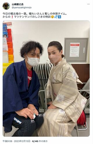 共演予定だった檀れいを紹介する山崎銀之丞（本人のツイッターより）