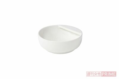 磁器ベージュお玉おき　撮影／矢島泰輔