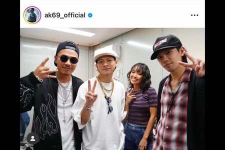 《THE HOPEの楽屋裏には名古屋の後輩も来てくれとったよ！　Rieちゃんありがと》とつづった（AK-69インスタグラムより）
