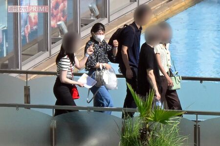 2023年9月12日、東京ドームシティでご友人と談笑される愛子さま。アトラクションを満喫された