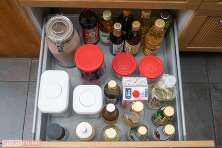 瓶の調味料は縦のラインに“仲間”を並べる　撮影／伊藤和幸